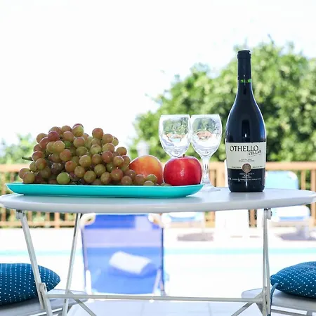 Lambriana Villa Peyia