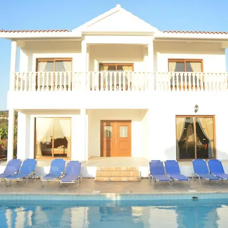 Lambriana Villa Peyia