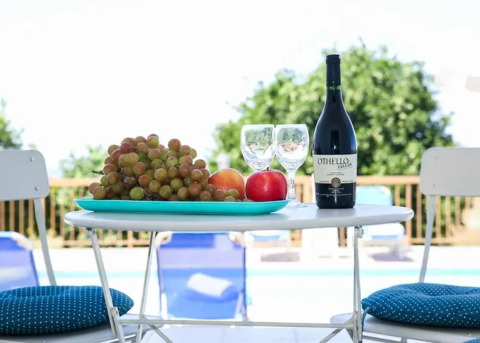 Lambriana Vila Pegeia